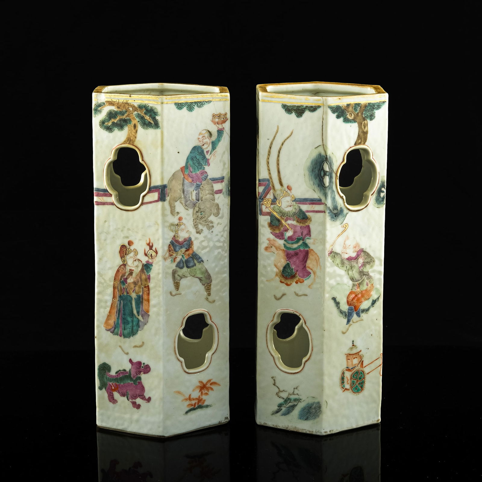 A pair of Chinese famille rose hat stands, Tongzhi period, Qing dynasty (1 of 11)