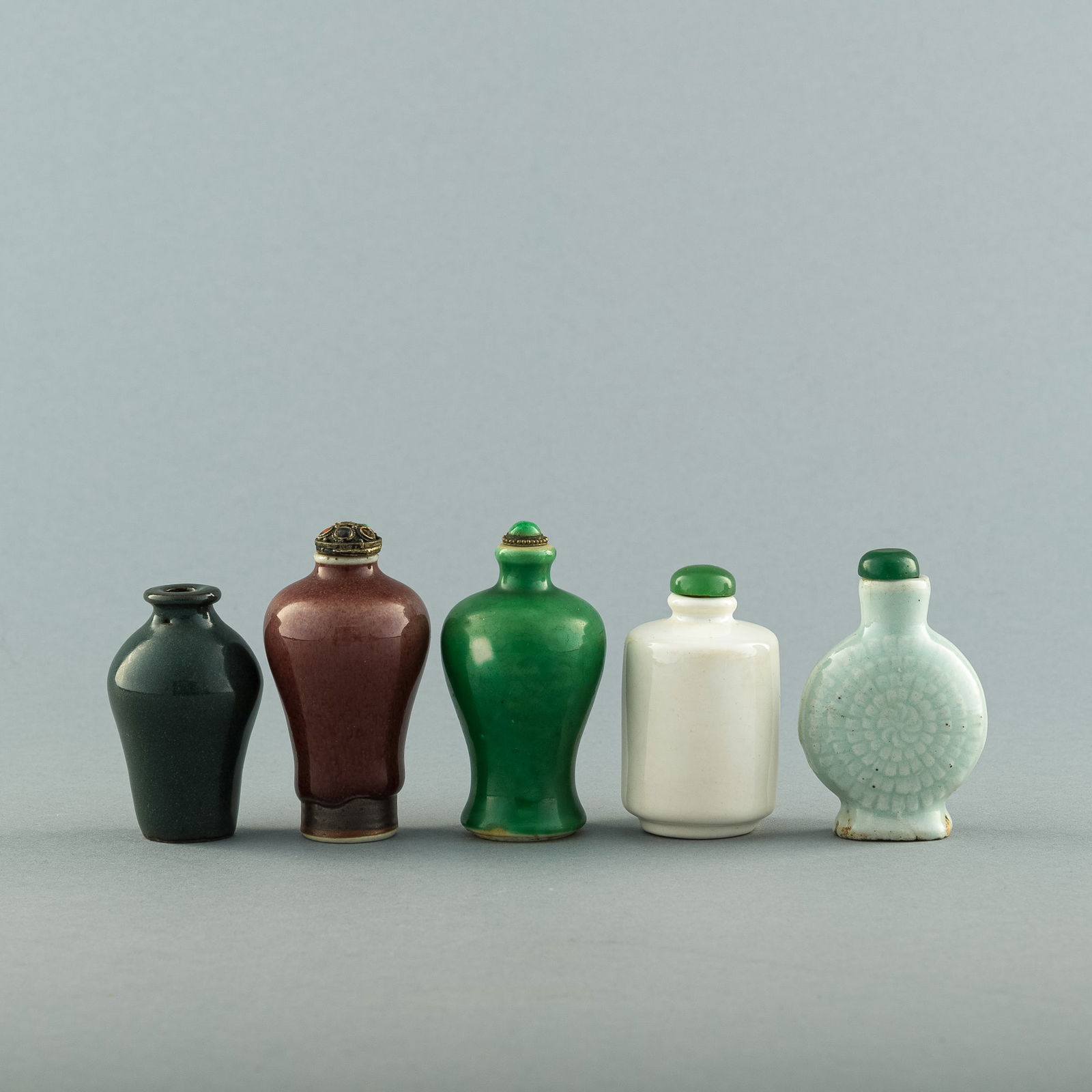 Five Chinese monochrome snuff bottles, Qing dynasty or later (1 of 7)