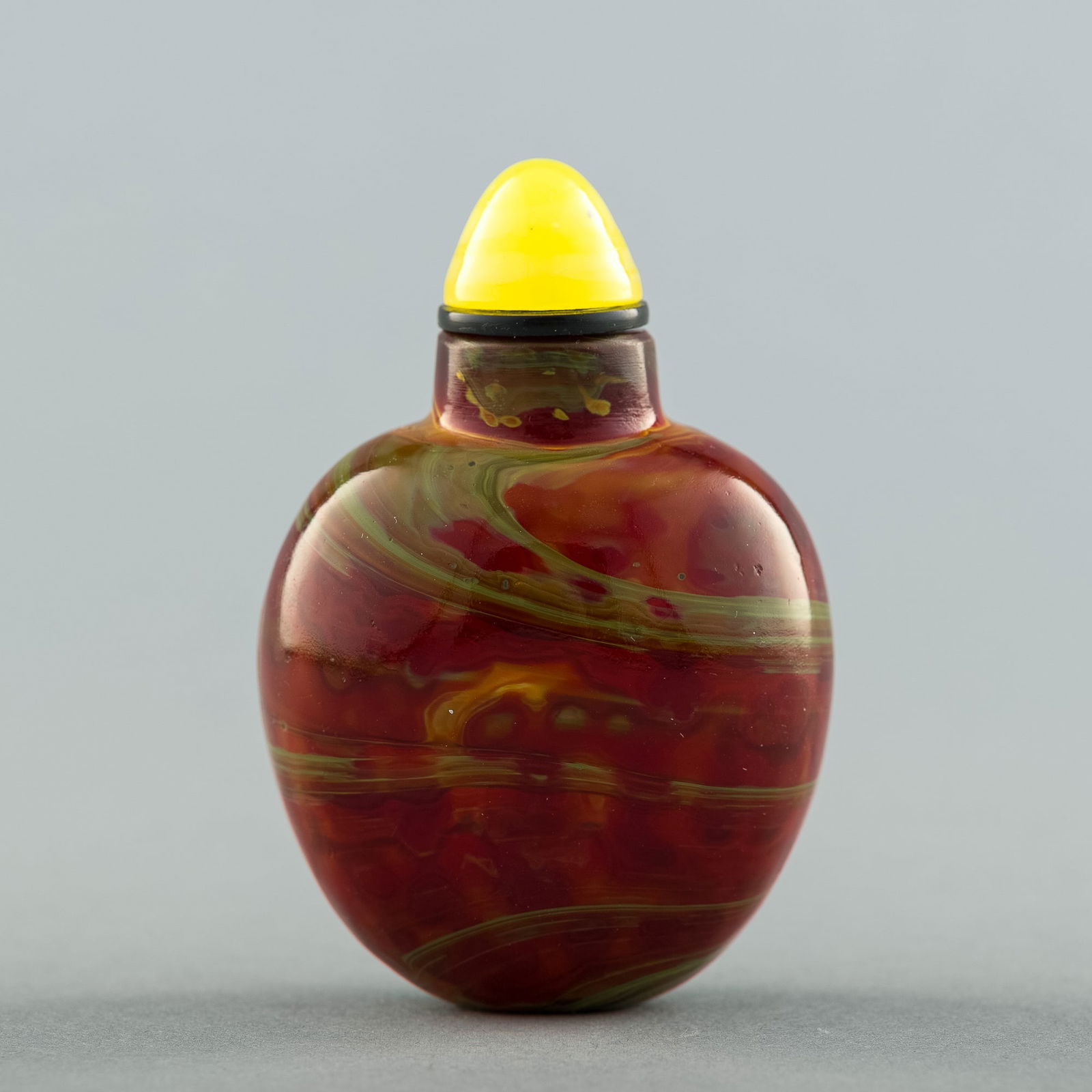 A Chinese Peking glass imitation-amber snuff bottle, 18th century (1 of 8)