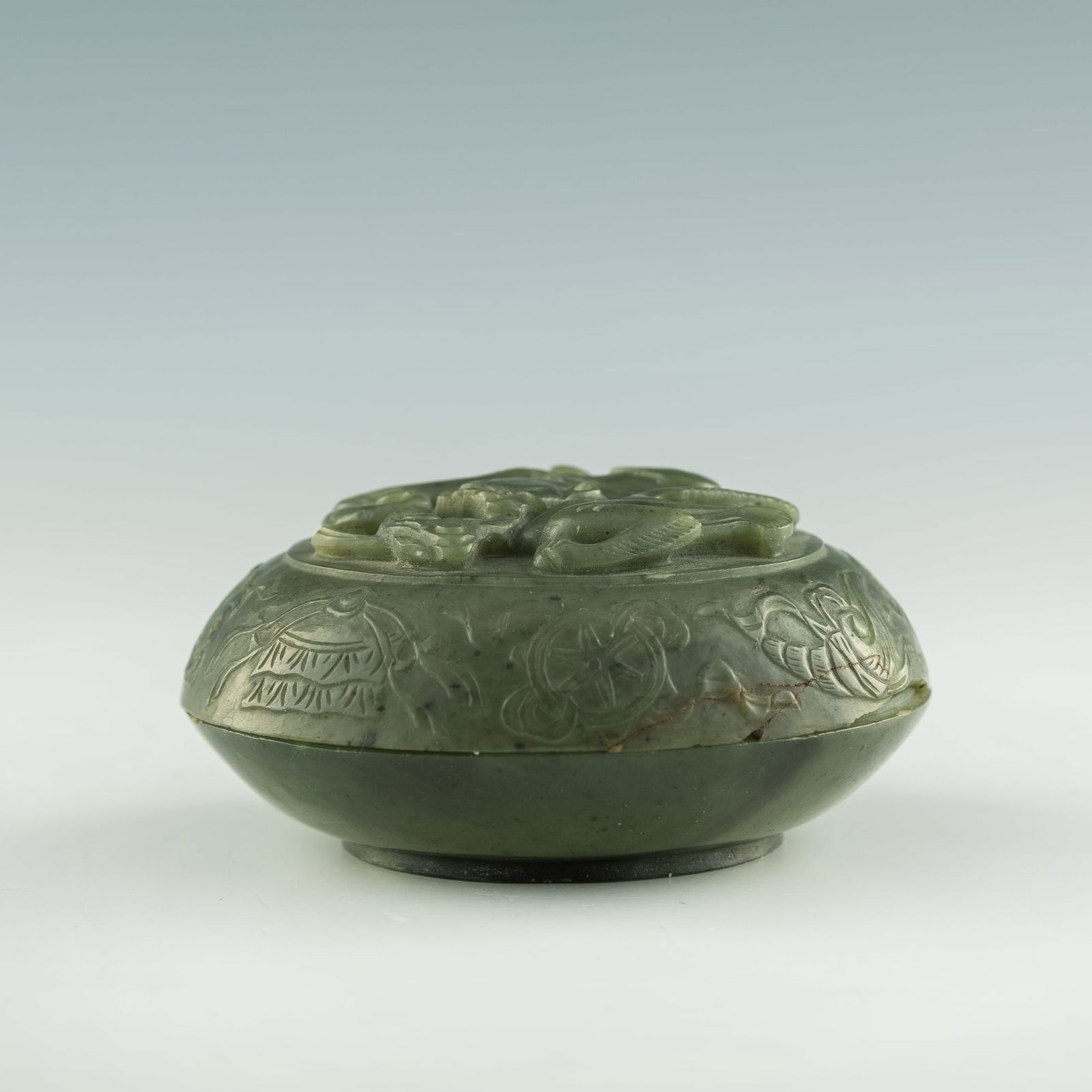 A Chinese carved spinach jade 'chilong' box, 18th century (1 of 9)