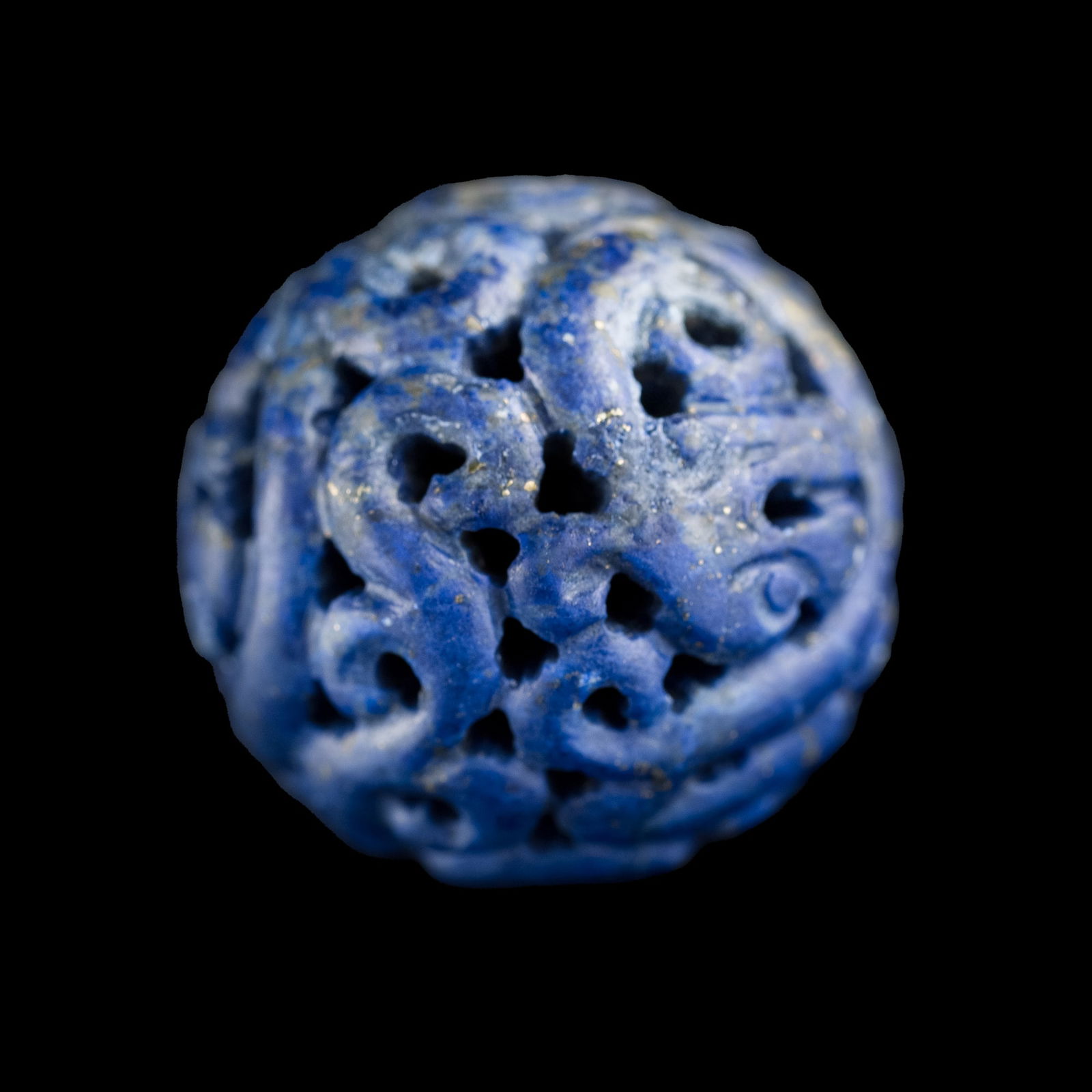 A Chinese lapis bead, 18th century (1 of 5)