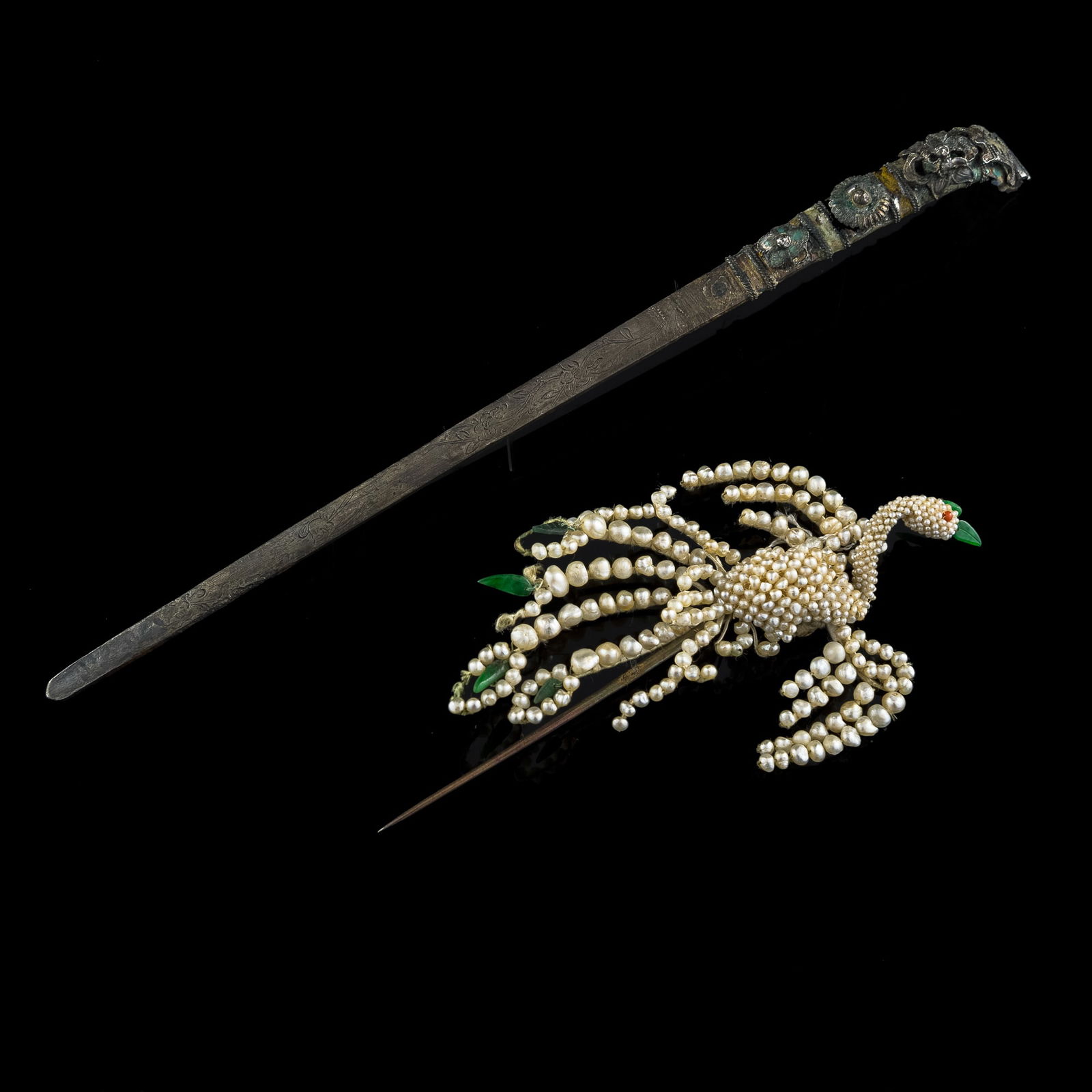 A Chinese silver hair pin and pearl hair pin, 19th century (1 of 10)