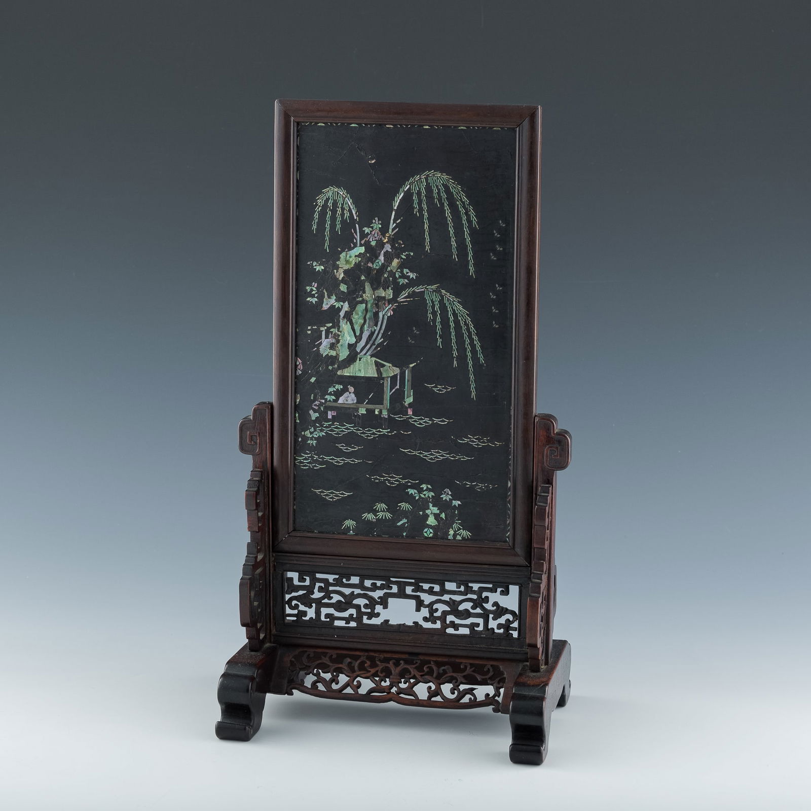 A Chinese mother-of-pearl-inlaid lacquer hardwood table screen, 18th/19th century (1 of 8)