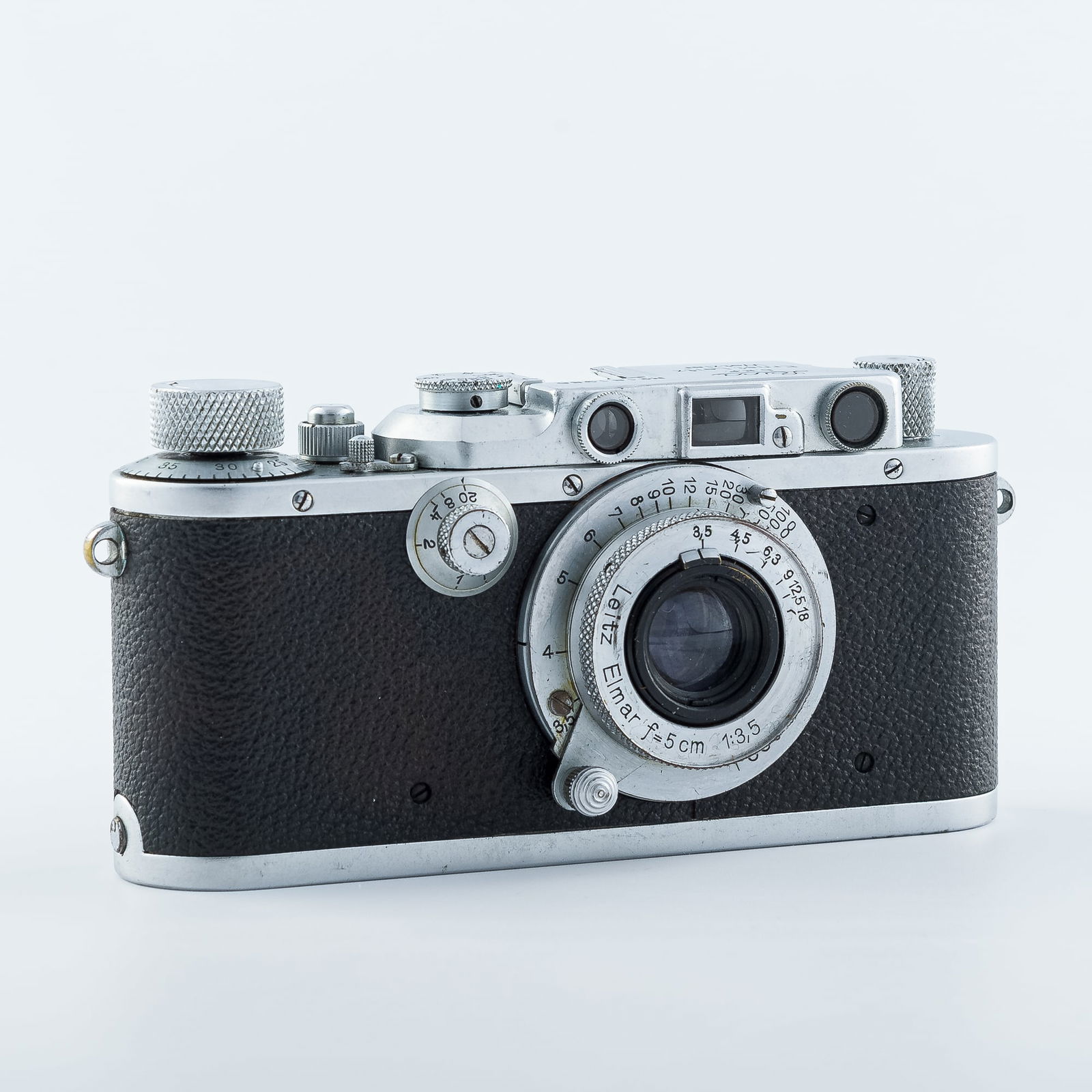 A Leica IIIa rangefinder camera, around 1935 (1 of 9)