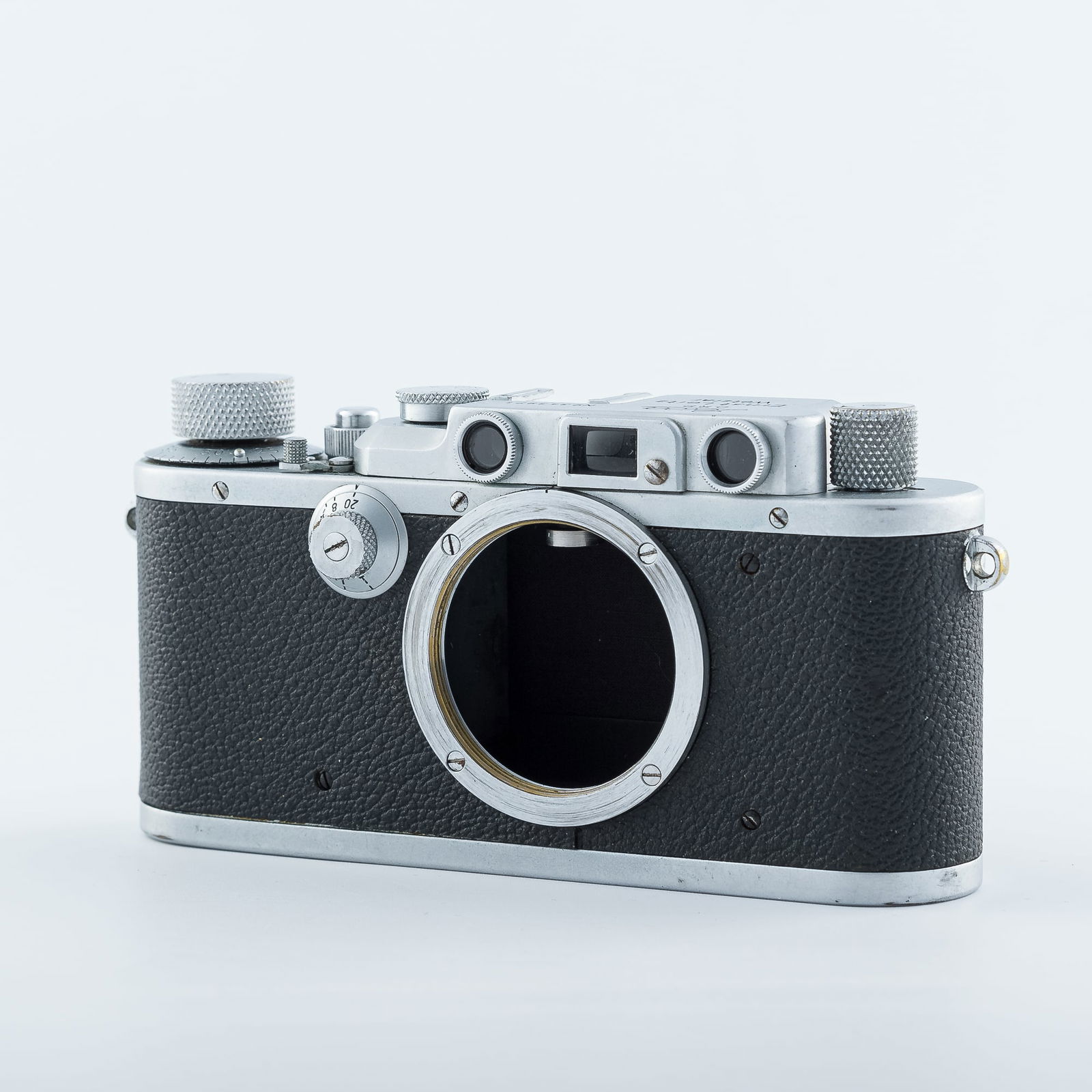 A Leica IIIa rangefinder camera, around 1939 (1 of 7)