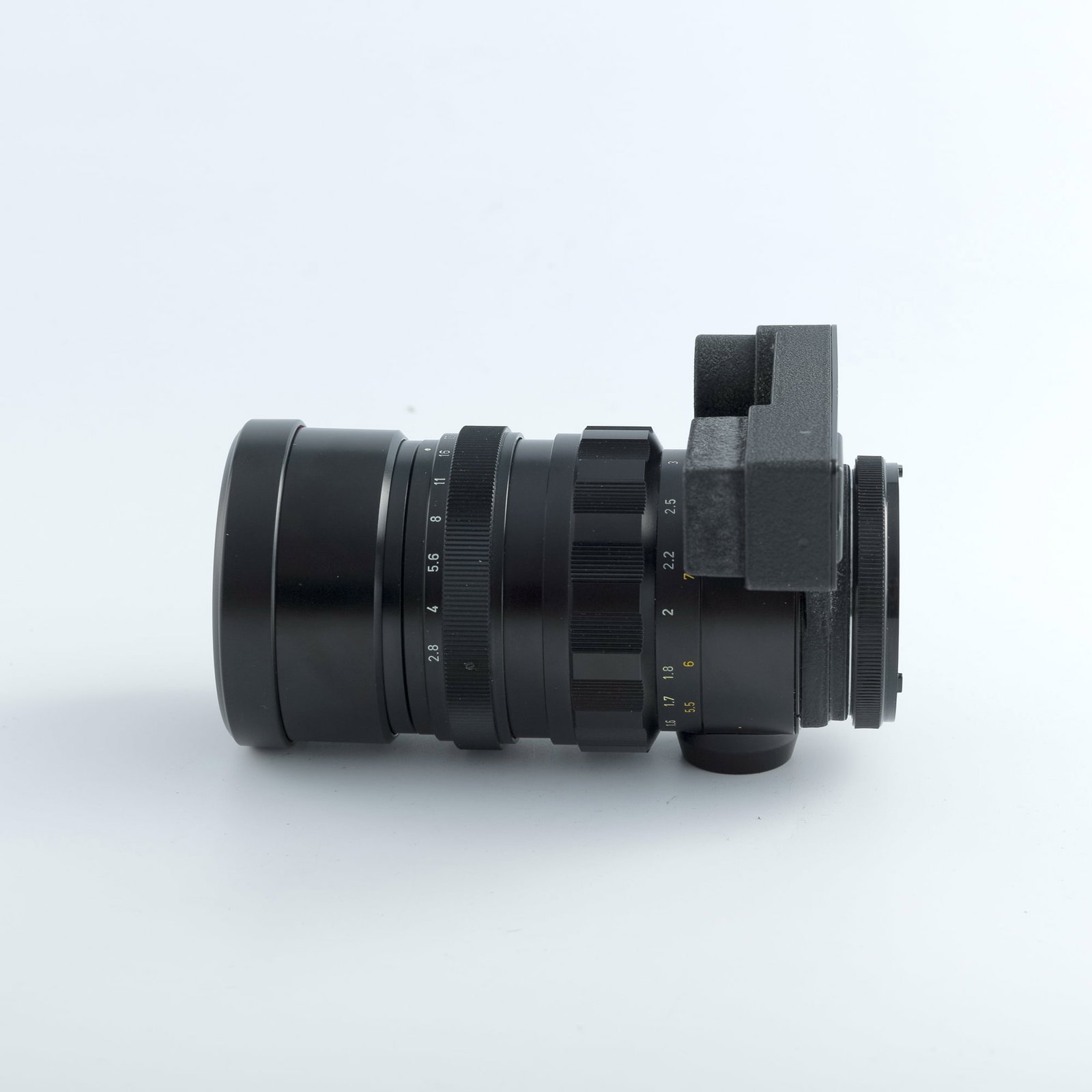 A Leica Elmarit 1:2.8/135 lens,: A Leica Elmarit 1:2.8/135 lens Serial no. 2424626. Sold with original packaging, lens cap, and goggles. H: 5, W: 4 in. (H: 12.70, W: 10.16 cm. (lens not extended)) Provenance: From Mrs. Yip, Pasadena,
