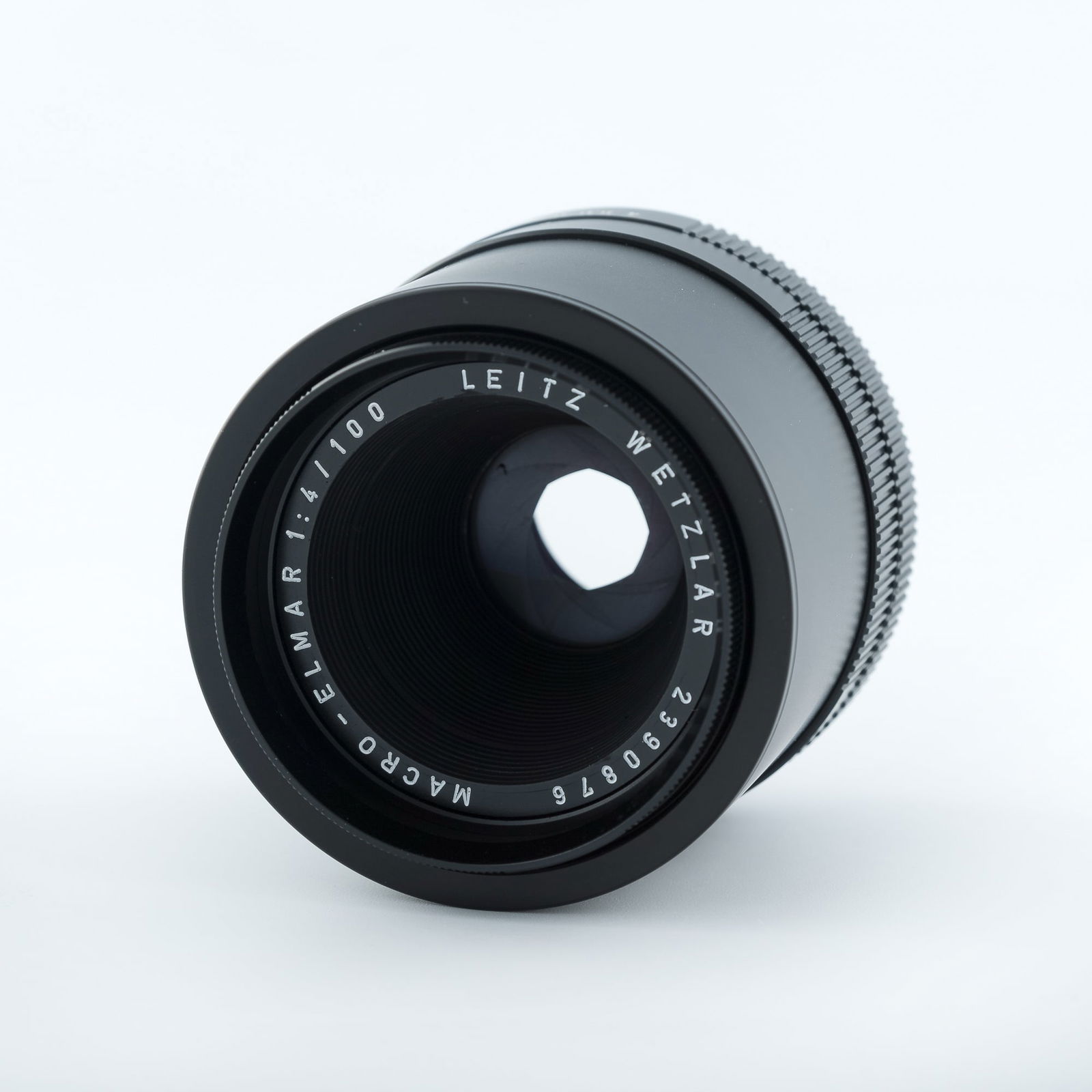 A Leica Macro-Elmar 1:4/100 lens, around 1970 (1 of 15)