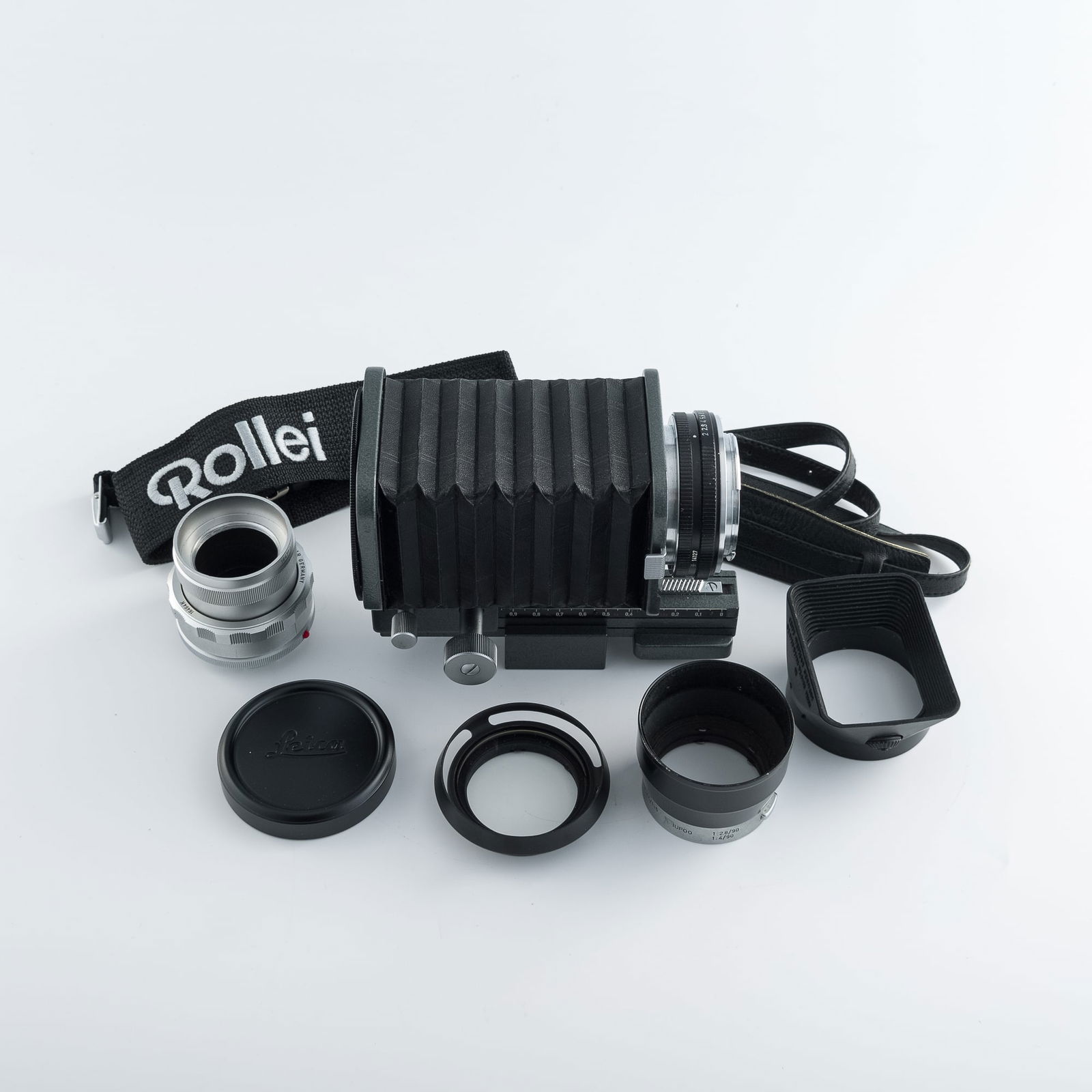 Eight Leica camera accessories, (1 of 6)