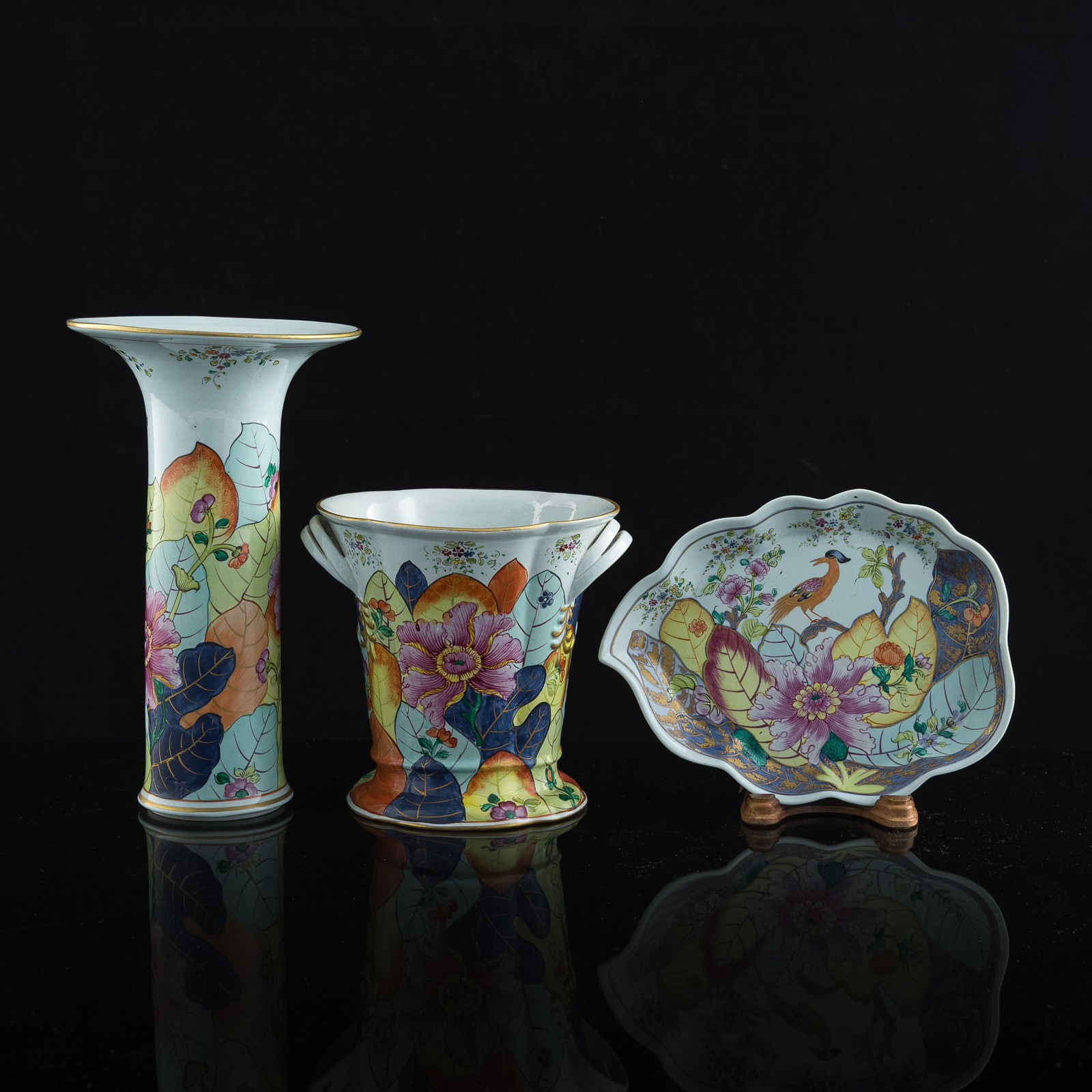 Three Mottahedeh 'Tobacco Leaf' pattern items, (1 of 9)