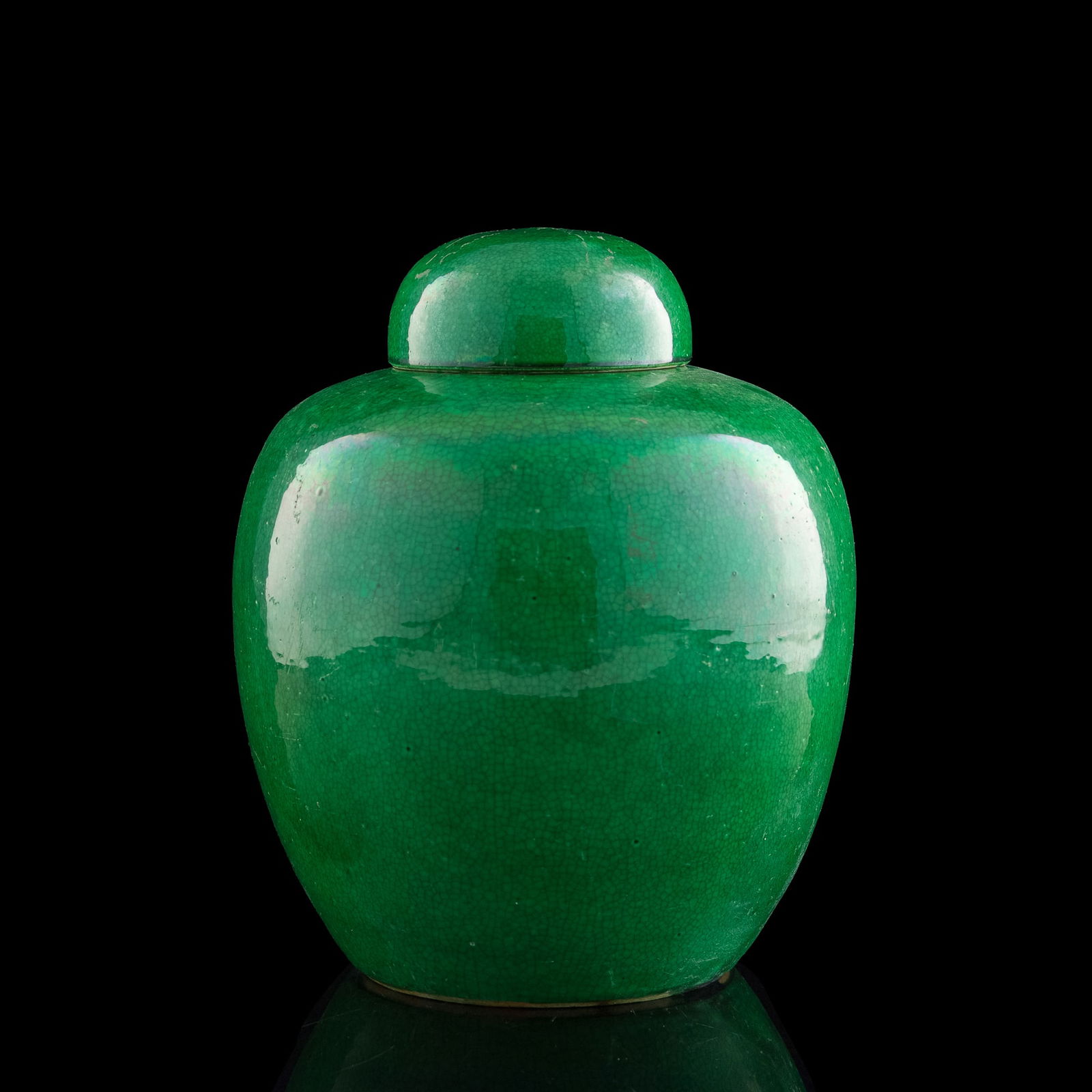 A Chinese green-ground ge-glazed covered jar, 19th century (1 of 9)