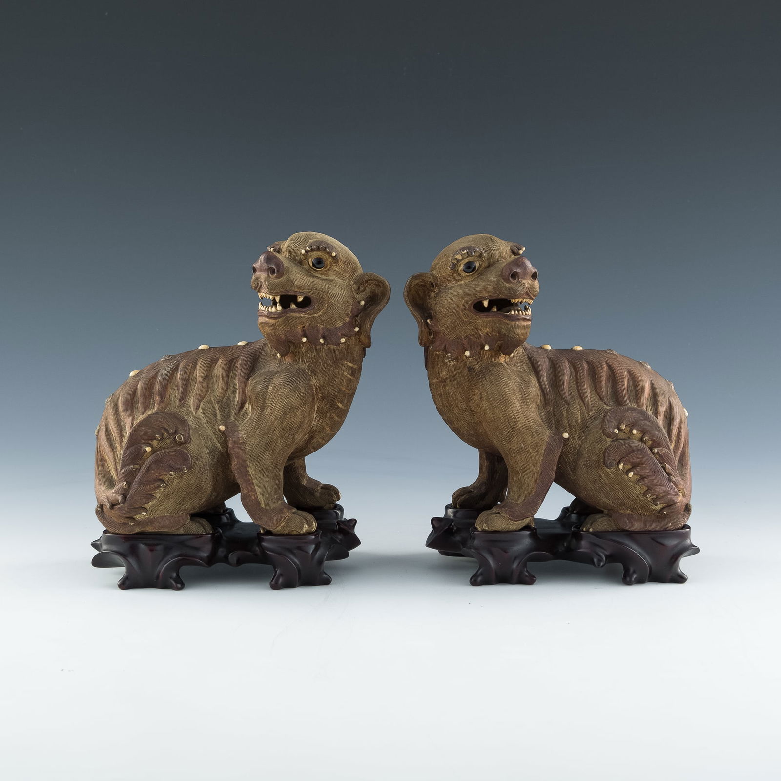 A pair of Chinese porcelain foo lion statues, 19th century (1 of 8)