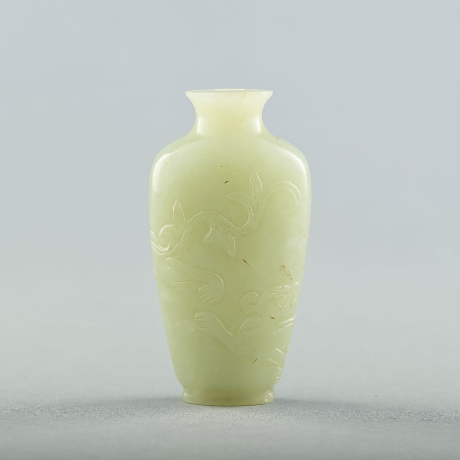 A Chinese carved jade 'chilong' snuff bottle, 18th century (1 of 8)