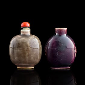 A Chinese peachbloom-glazed and an aubergine-glazed snuff bottle, 19th century