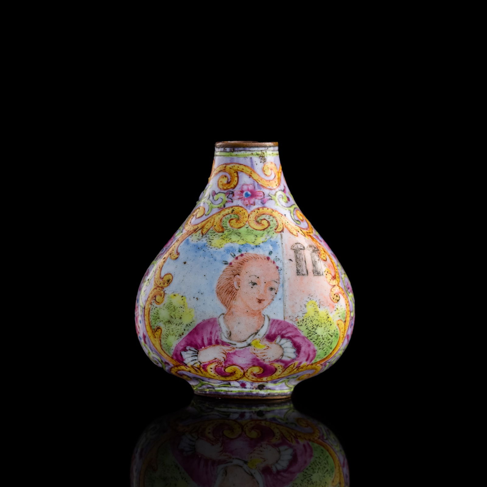 A Chinese painted enamel 'figural' snuff bottle, 18th/19th century (1 of 6)