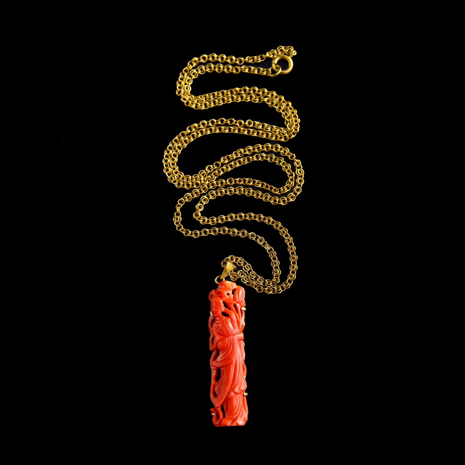 A Chinese necklace with carved coral toggle, 19th century (1 of 5)