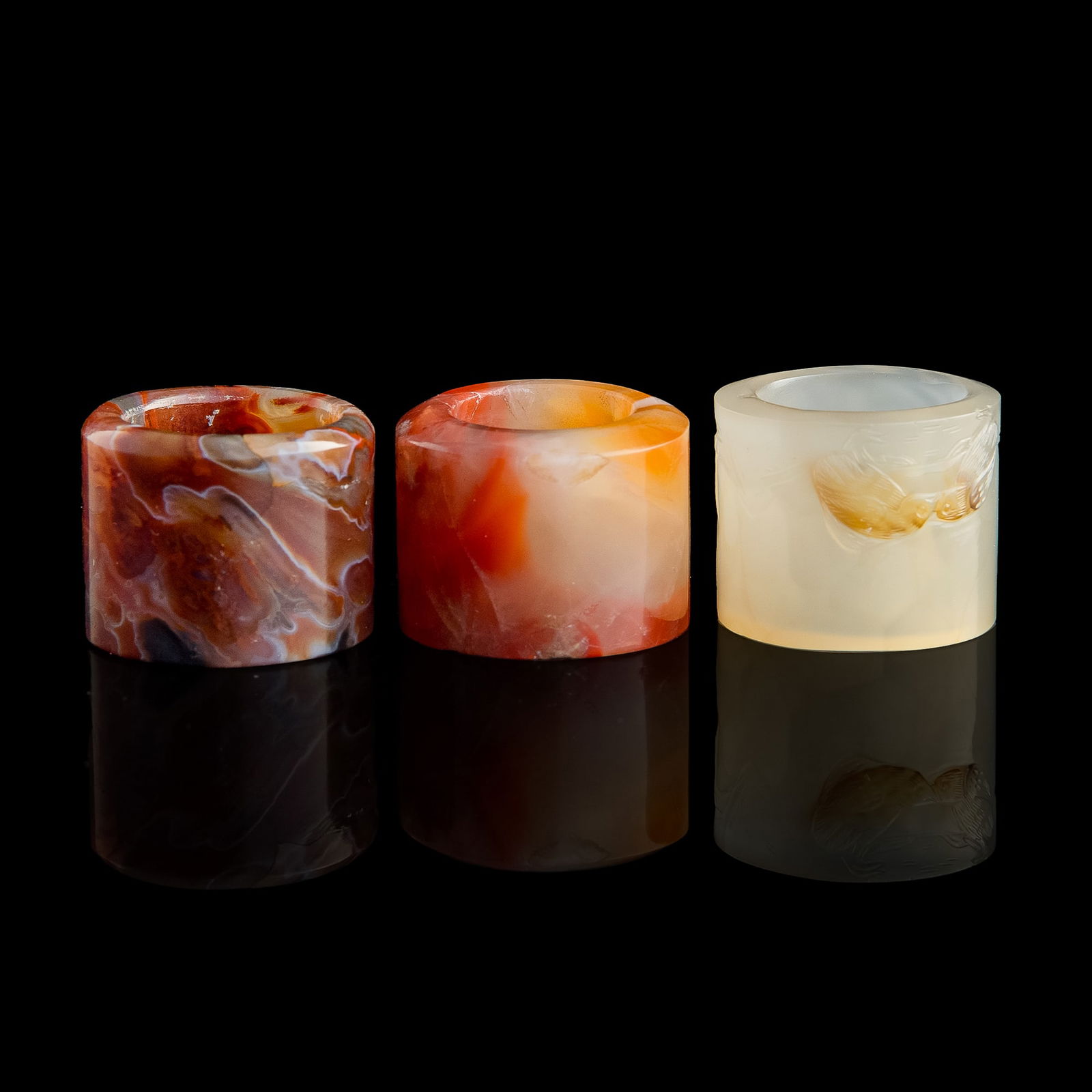 Three assorted Chinese agate archer's rings, 18th/19th century (1 of 8)