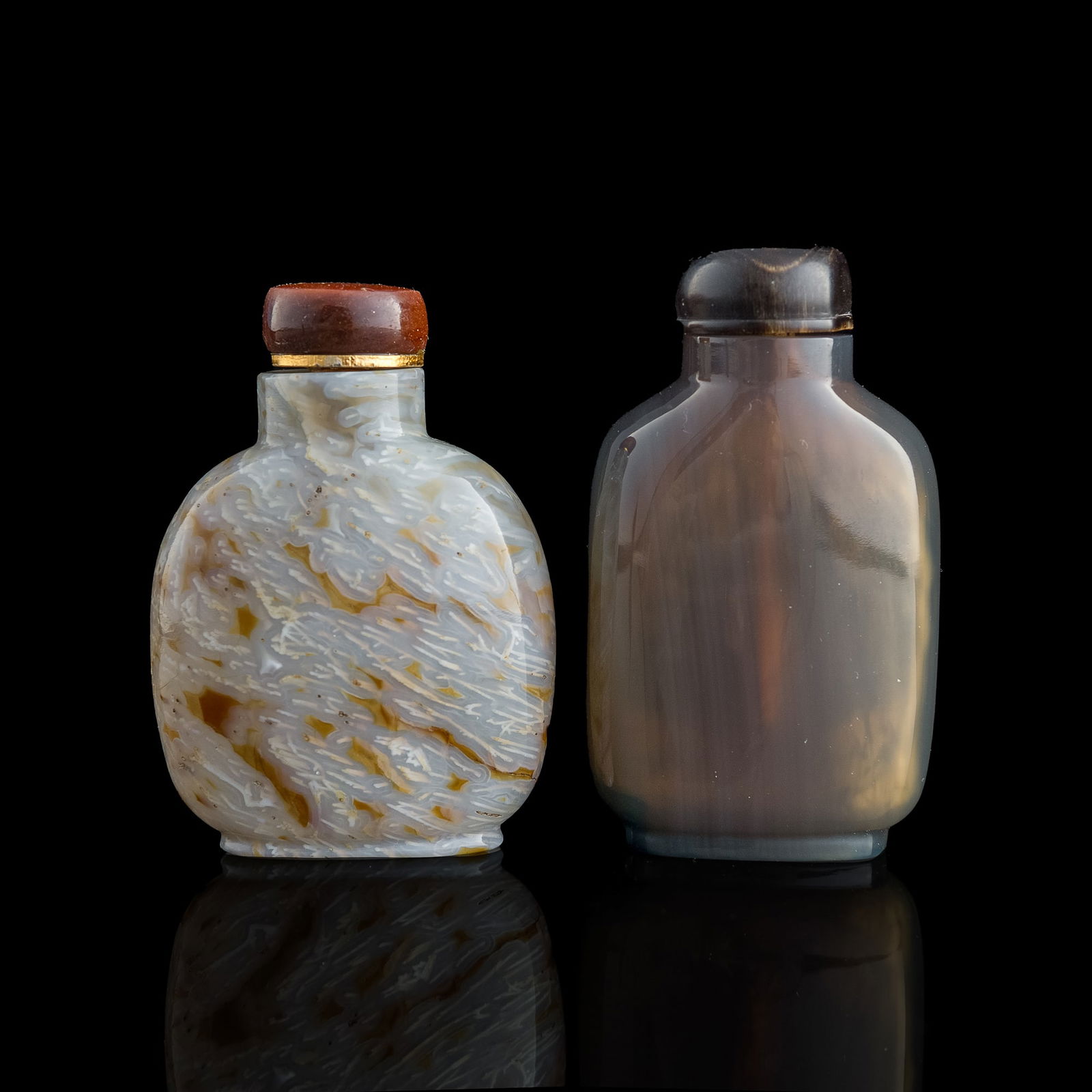 Two Chinese carved agate snuff bottles, 18th/19th century (1 of 7)