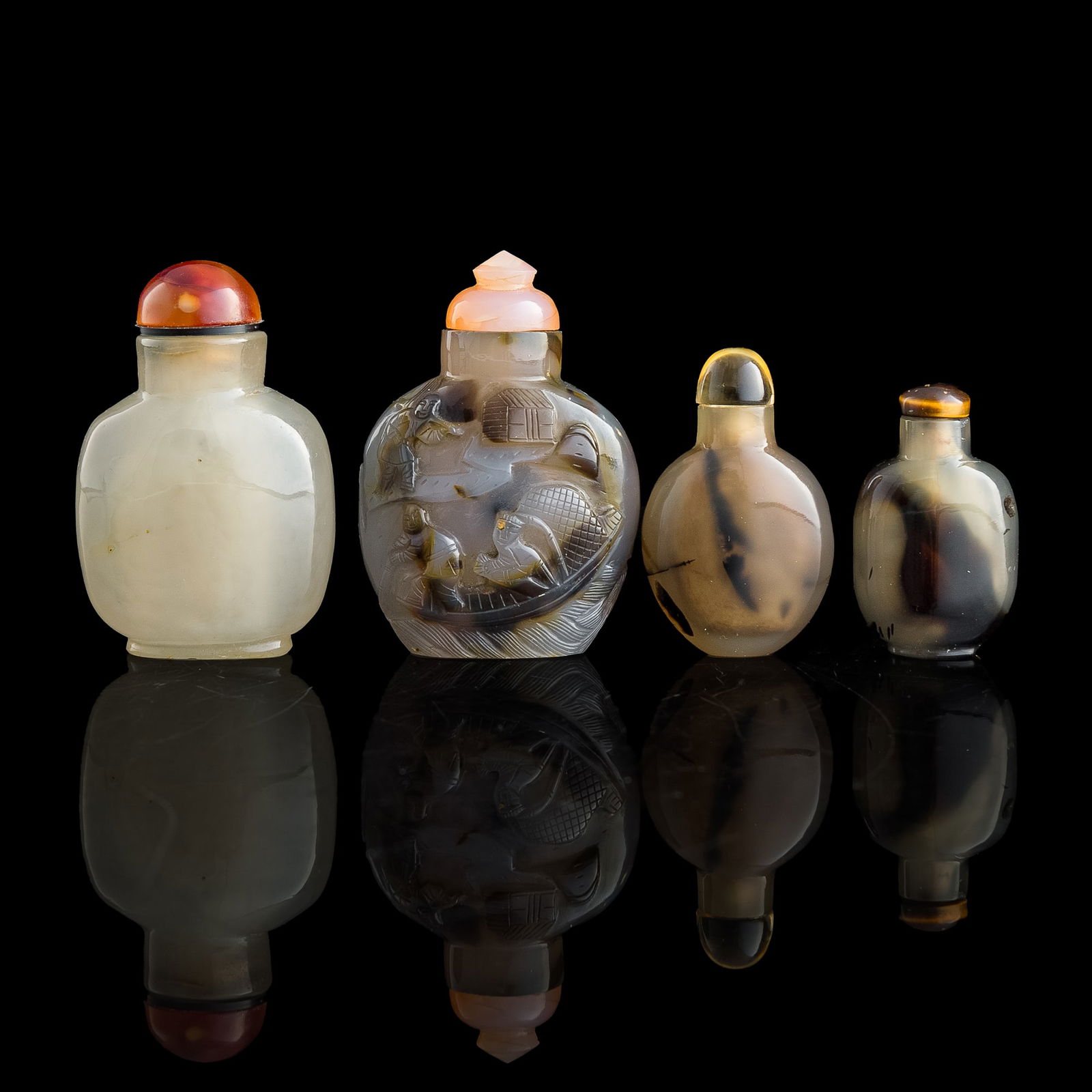 Four assorted Chinese carved agate snuff bottles, 18th/19th century (1 of 7)
