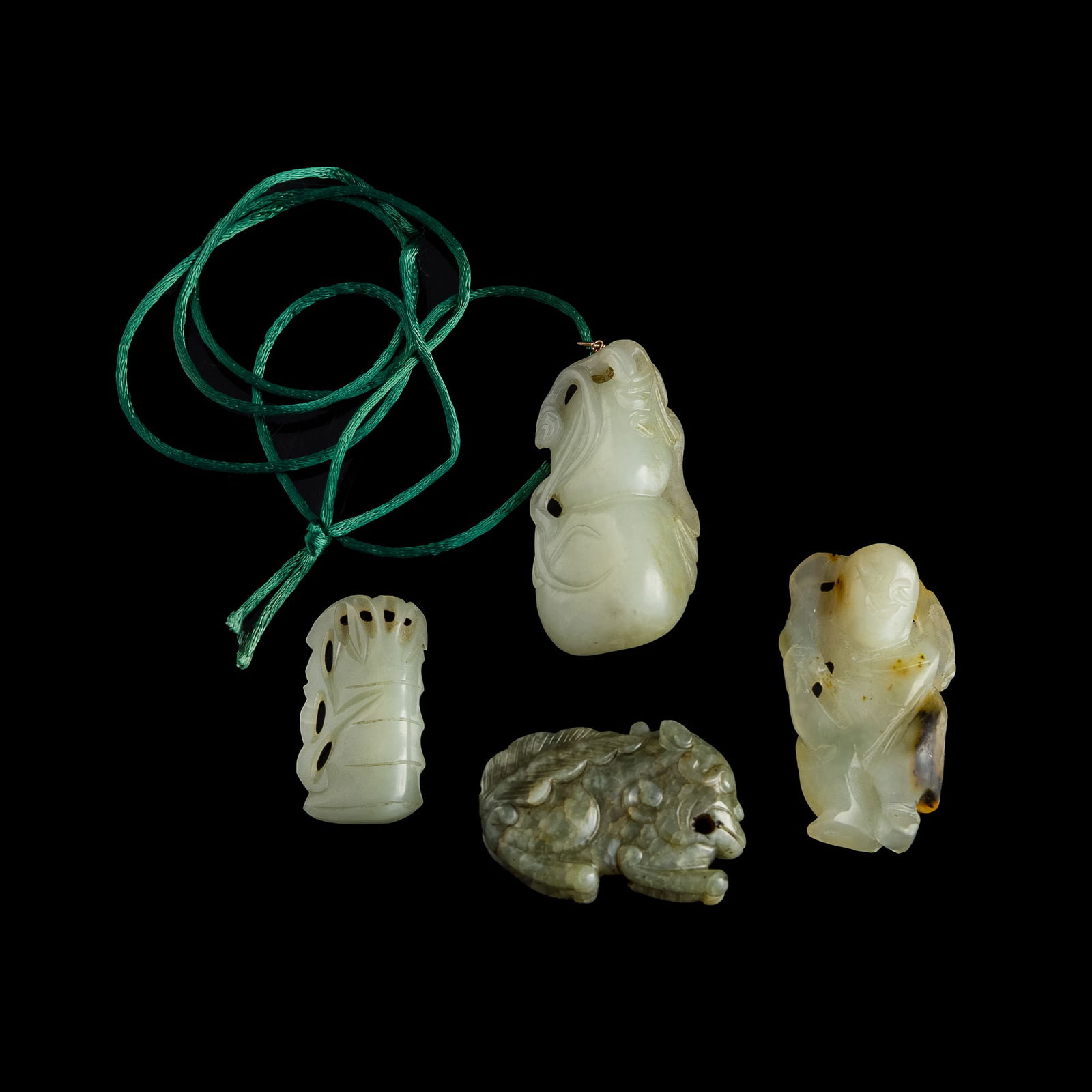 Four Chinese carved jade toggles, 18th/19th century (1 of 6)