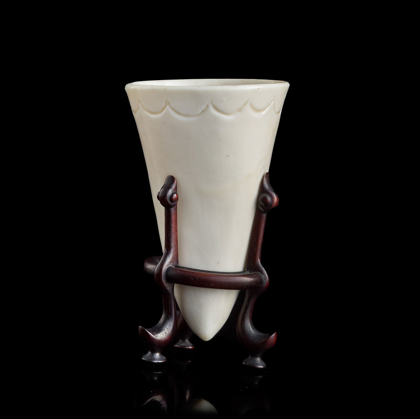 A Chinese Dehua horn-form cup, 17th/18th century (1 of 9)
