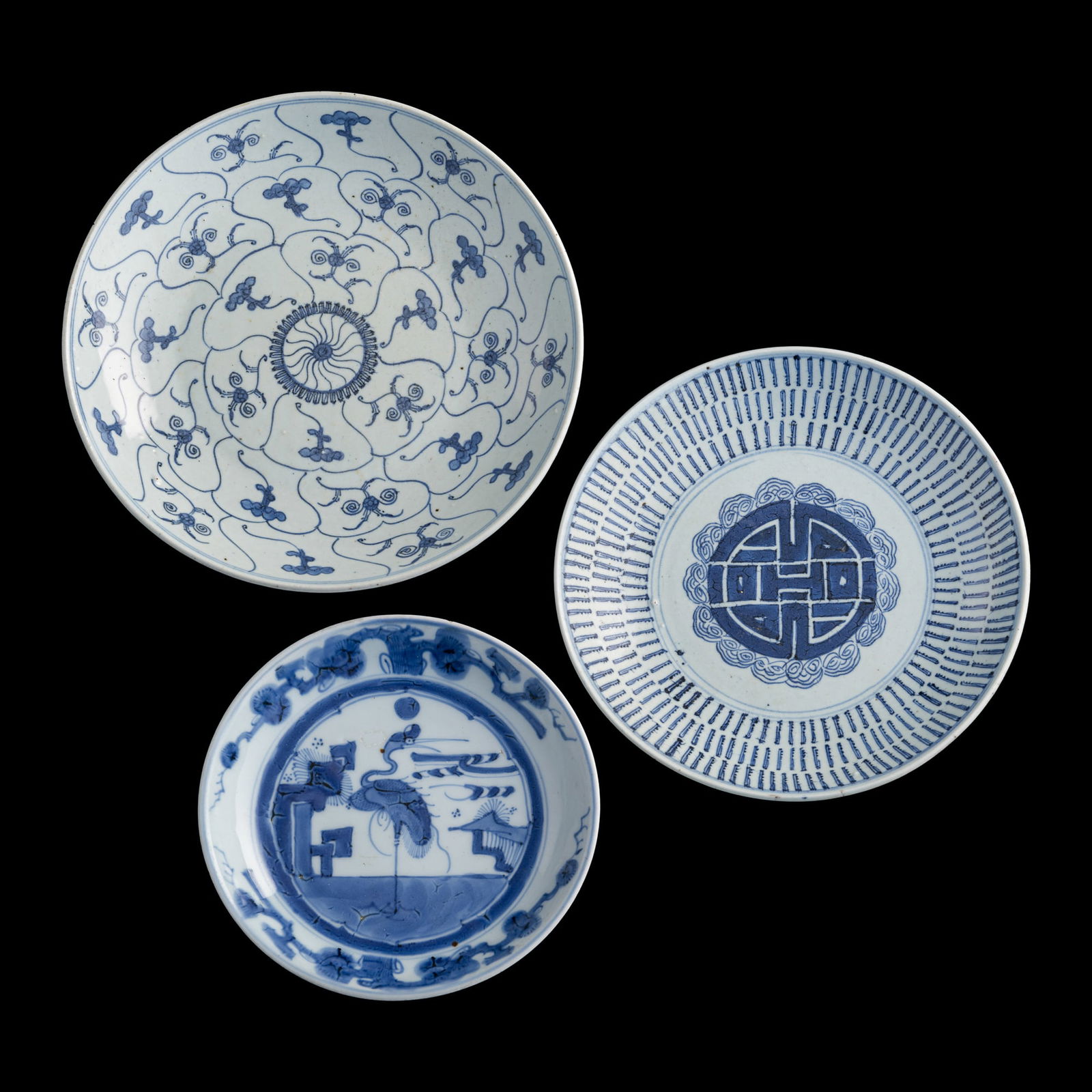 Three Chinese blue and white plates, 17th/18th century (1 of 11)