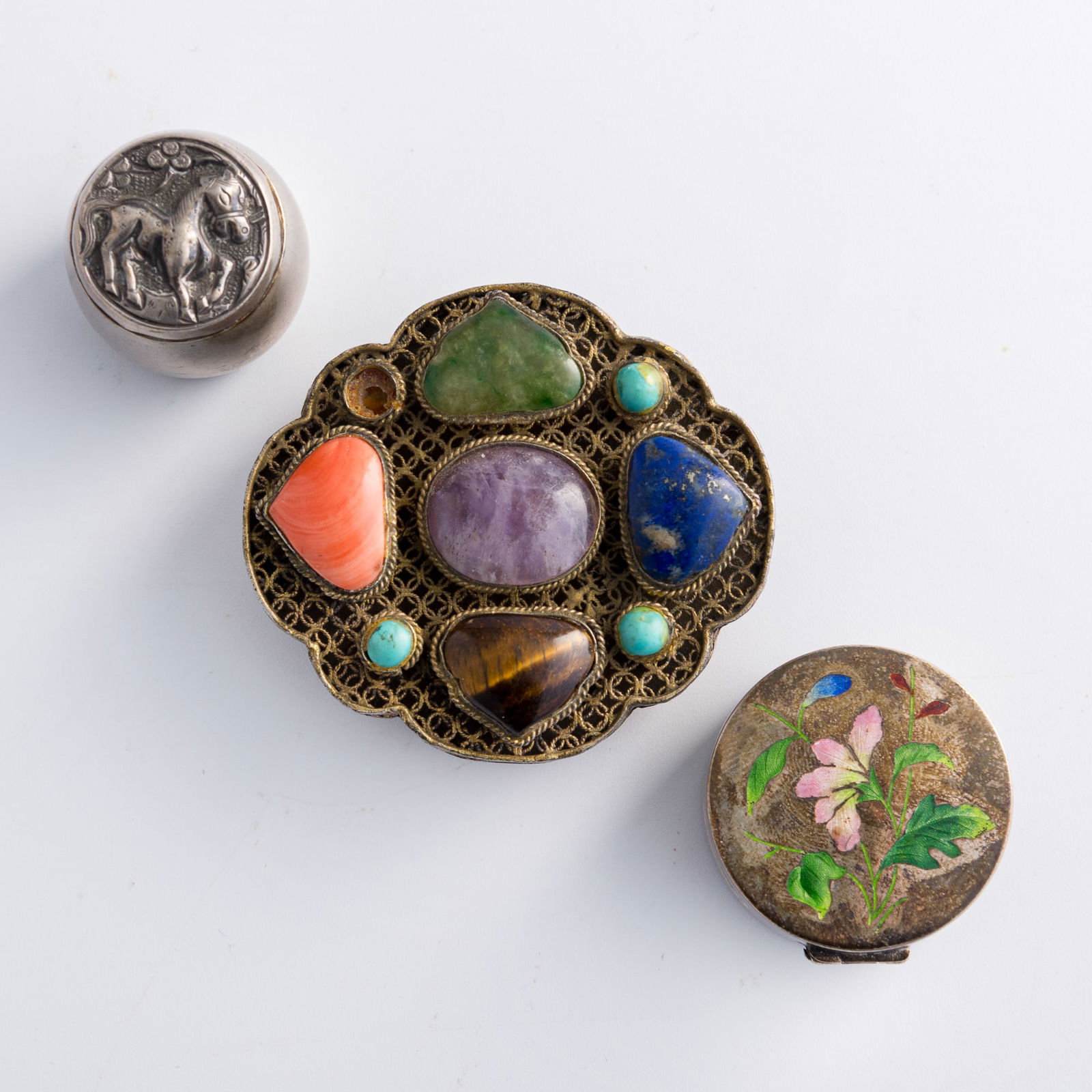 Two Chinese silver lidded boxes and a belt buckle, 19th century (1 of 9)