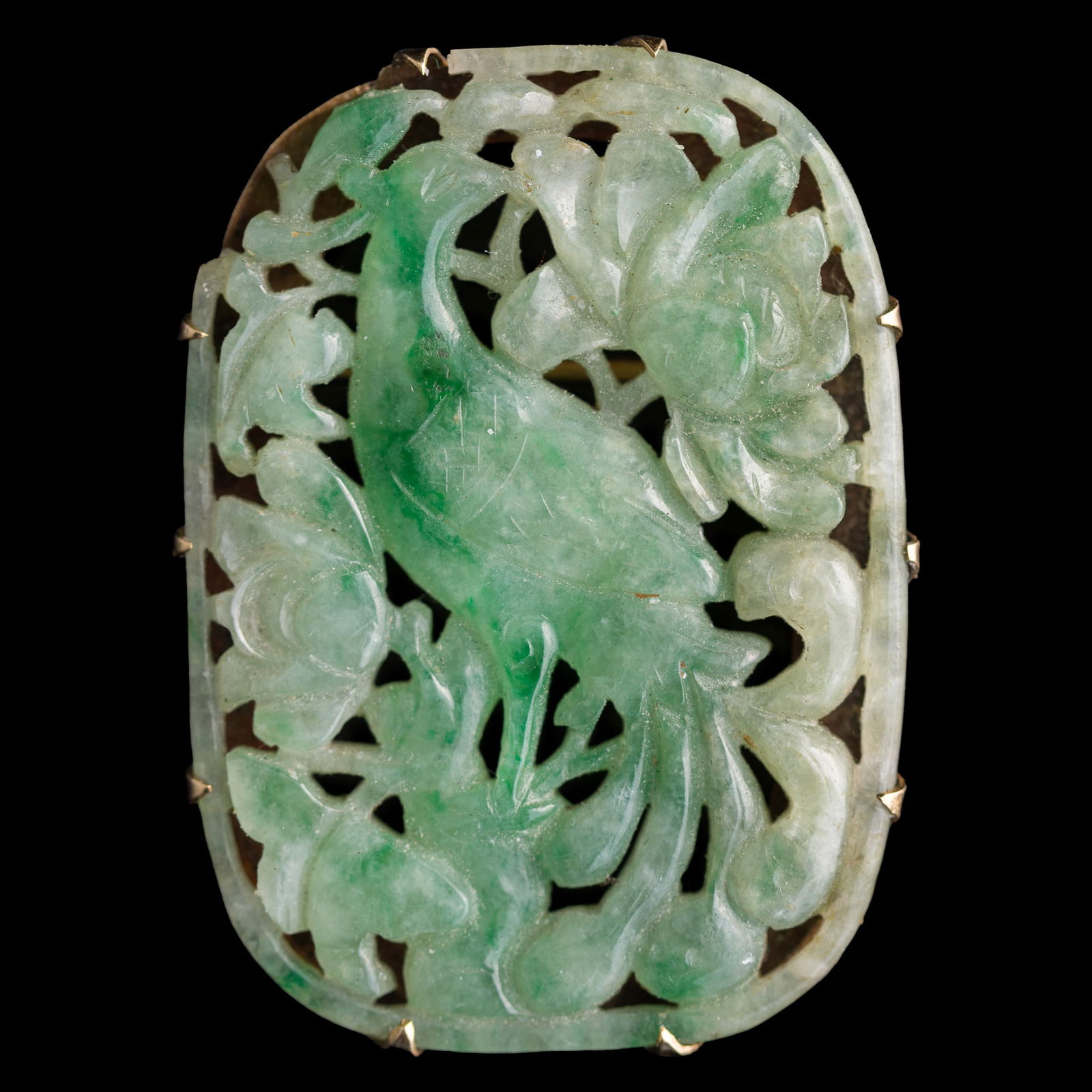 A Chinese gold encased jadeite brooch (1 of 4)