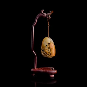 A Chinese reticulated white jade 'bat' and 'gourd' toggle, early 19th century