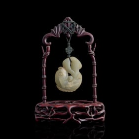 A Chinese carved jade fish toggle, 19th century