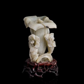 A Chinese jade flower-shaped vase, 18th century