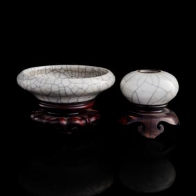 A Chinese ge-glazed water coupe and brush washer, 18th/19th century