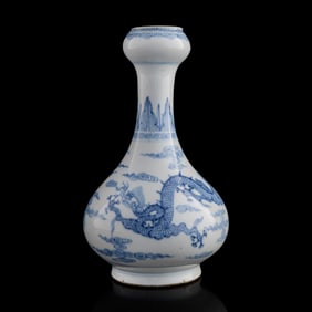 A Chinese blue and white 'dragon' garlic head vase, 18th century