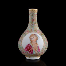 A Chinese small Falangcai dan vase, Republic period
