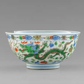 A Chinese wucai 'dragon and phoenix' bowl, Kangxi period, Qing dynasty