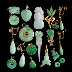 Twenty assorted Chinese jadeite pieces, Qing dynasty
