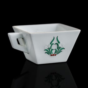 A Chinese famille rose square cup, Kangde 3rd year of Manchukuo, 1936