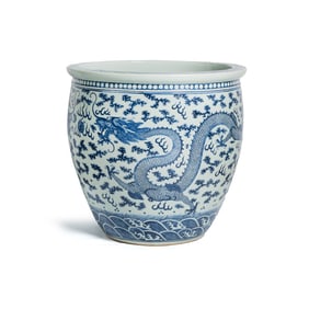 A large Chinese blue and white 'dragon' jardiniere, 19th century