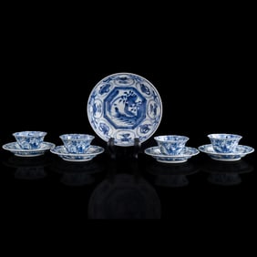 Nine Chinese export blue and white dishes, cups and plate, 16th/17th century
