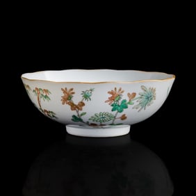 A Chinese famille rose 'floral' bowl, early 19th century