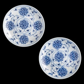 A pair of Chinese blue and white dishes, Tongzhi period, Qing dynasty