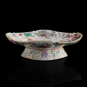 A Chinese famille rose 'immortals' stem fruit bowl, Jiaqing period, Qing dynasty
