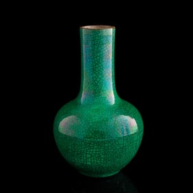 A Chinese green-glazed tianqiu vase, Qing dynasty