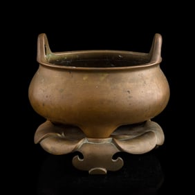 A Chinese bronze incense burner, 19th century