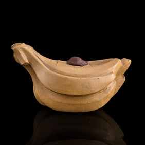 A Chinese duanni banana-form teapot, Republic period