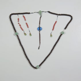 A Chinese Chenxiang wood court necklace, 19th century