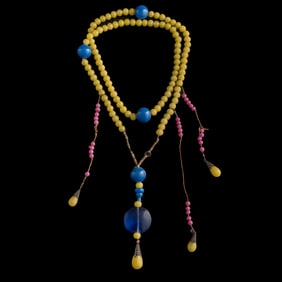 A Chinese Peking glass court necklace, 19th century