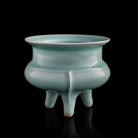 A Chinese Longquan celadon 'li' tripod censer, Southern Song dynasty