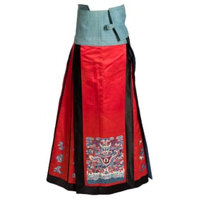 A Chinese red-ground embroidered 'dragon' skirt, 19th century