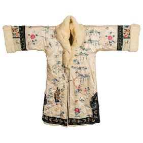 A Chinese white-ground 'floral' silk coat with fur lining, late 19th century