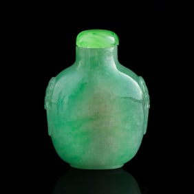 A Chinese jadeite snuff bottle, 19th century